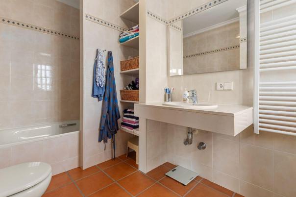5 bed villa in Pedreguer
