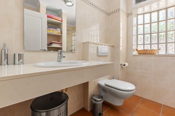 5 bed villa in Pedreguer