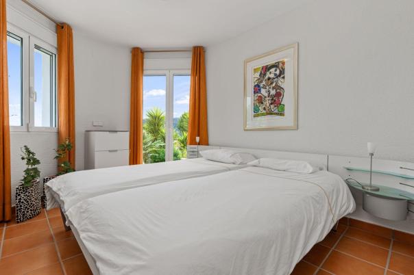 5 bed villa in Pedreguer
