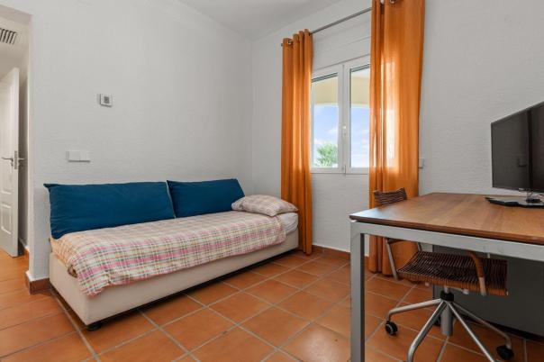 5 bed villa in Pedreguer