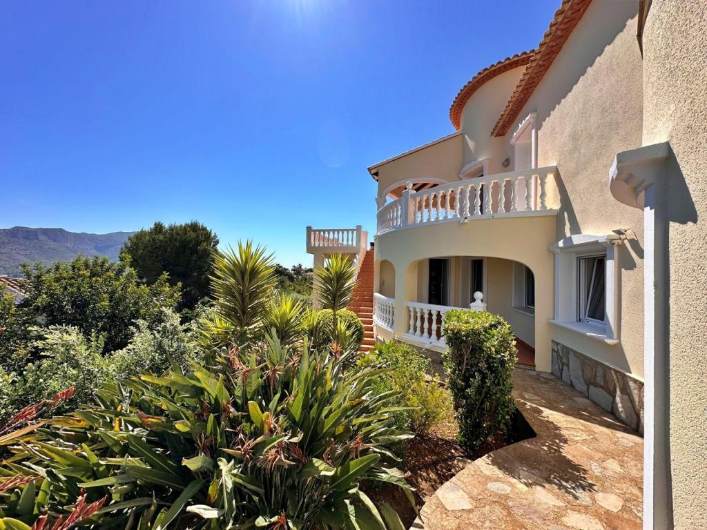 5 bed villa in Pedreguer