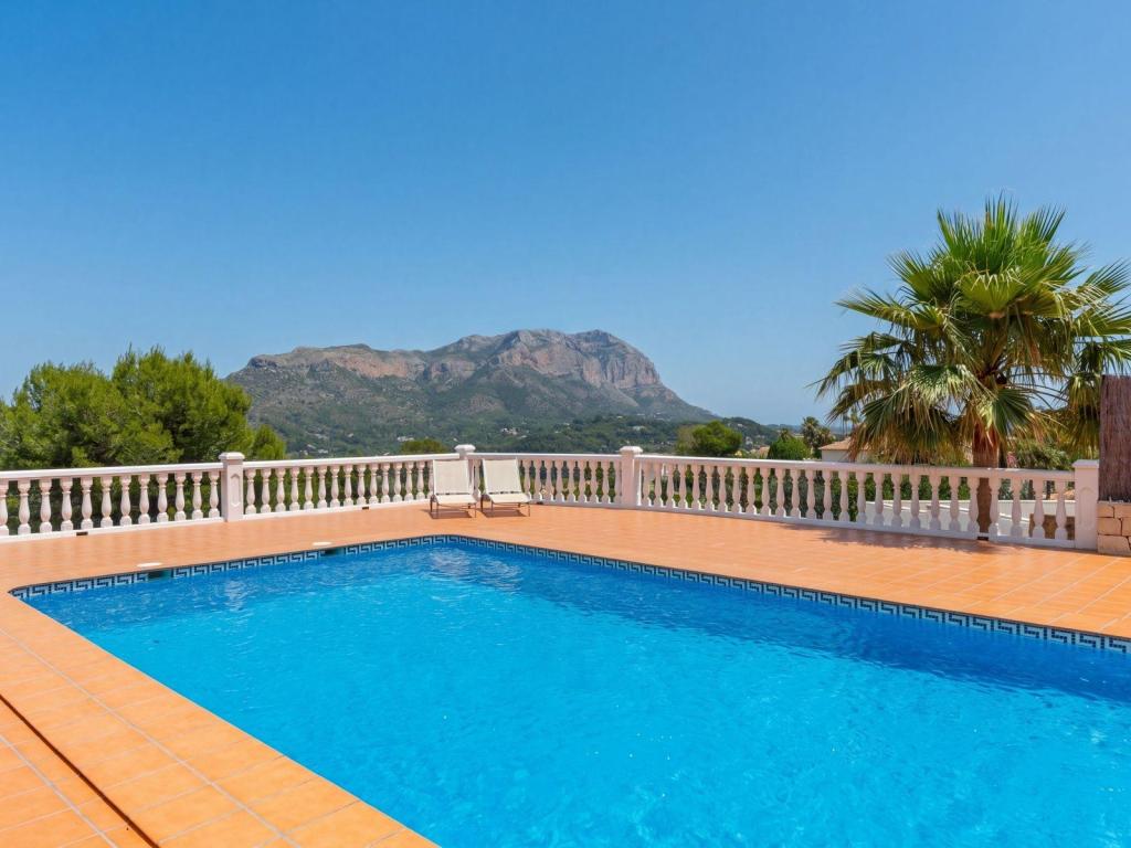 5 bed villa in Pedreguer