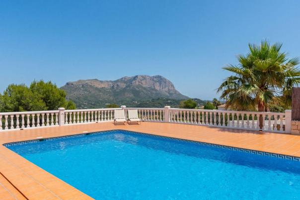 5 bed villa in Pedreguer