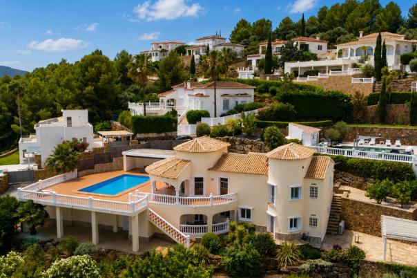 5 bed villa in Pedreguer