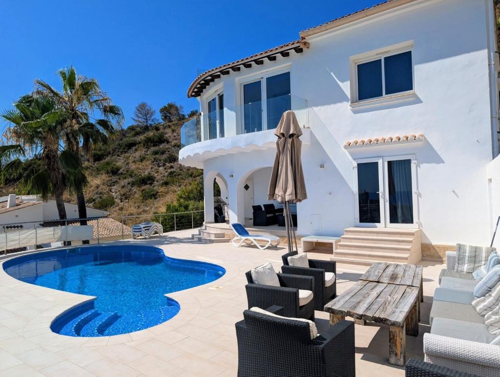 3 bed villas in Moraira