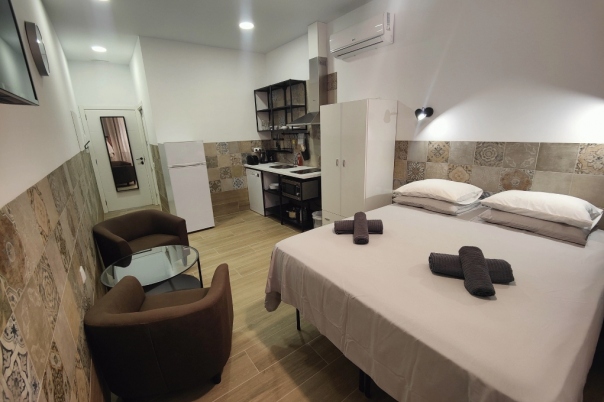8 bed hotel in Calp