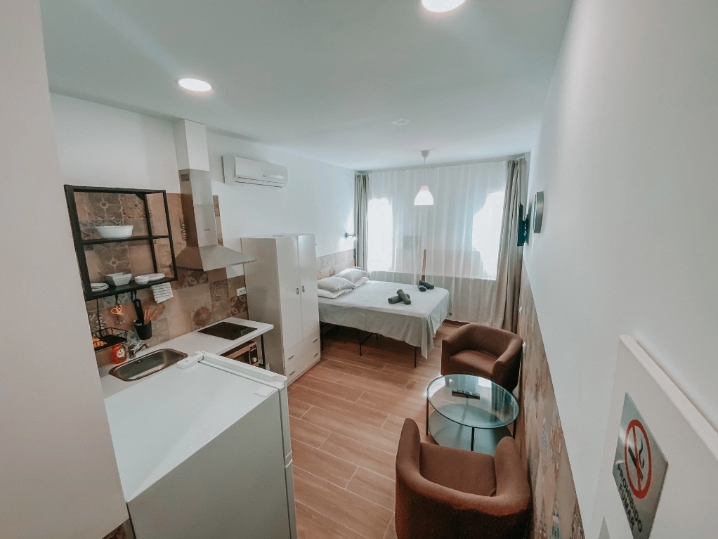 8 bed hotel in Calp