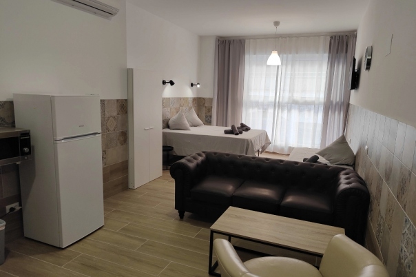 8 bed hotel in Calp