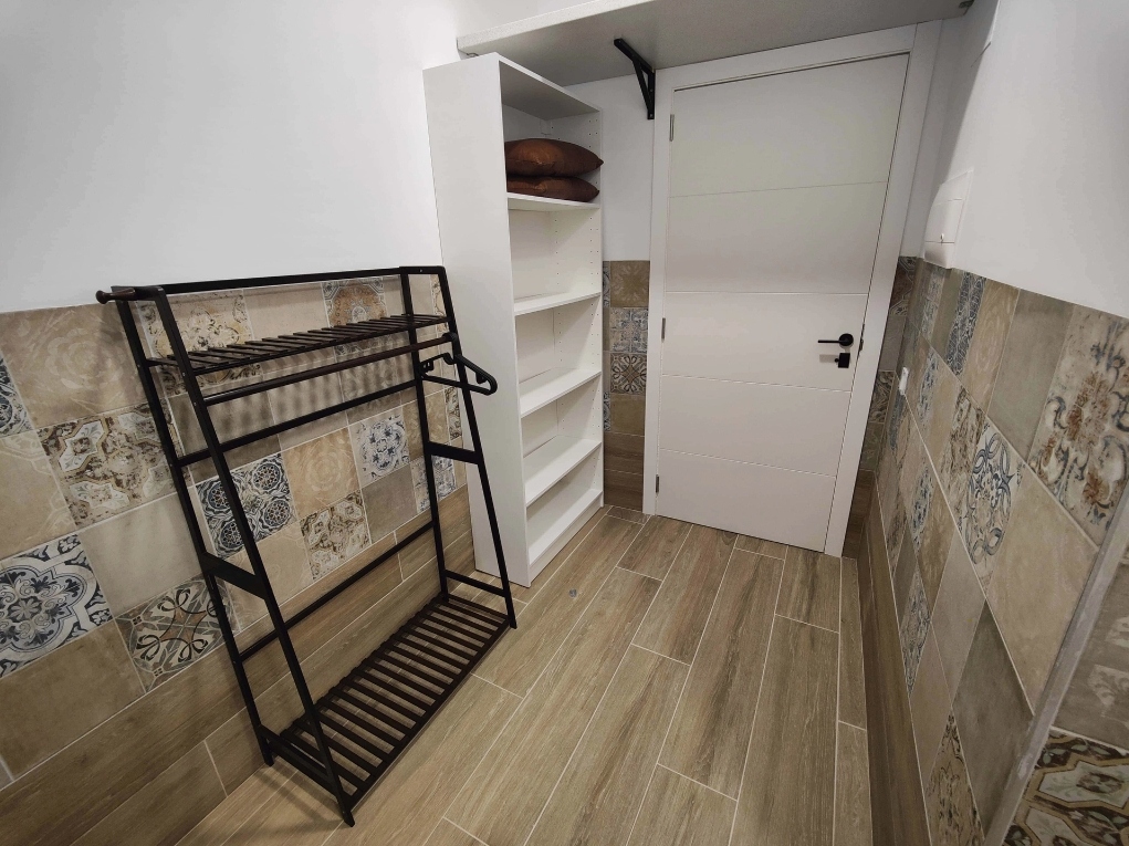 8 bed hotel in Calp