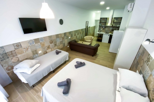 8 bed hotel in Calp
