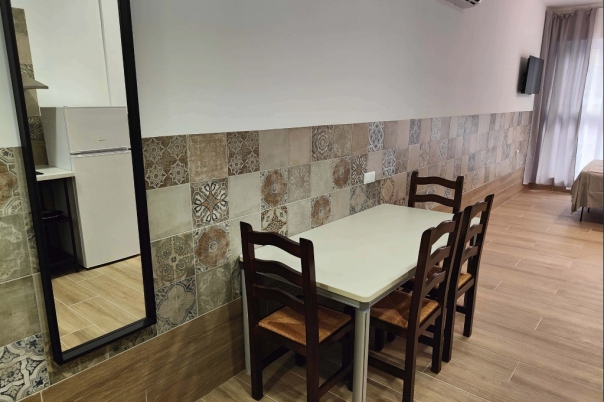 8 bed hotel in Calp