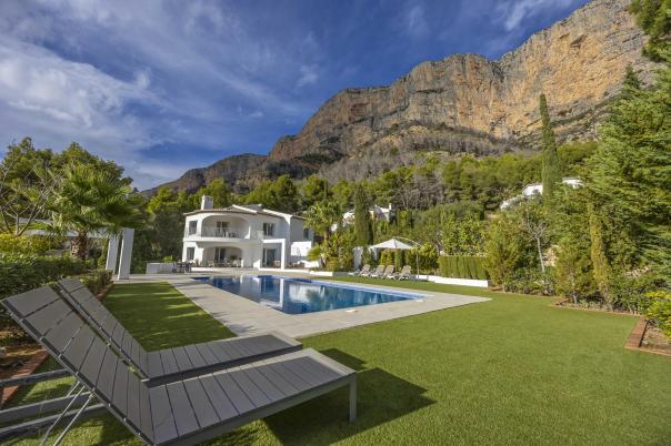 5 bed villas in Javea