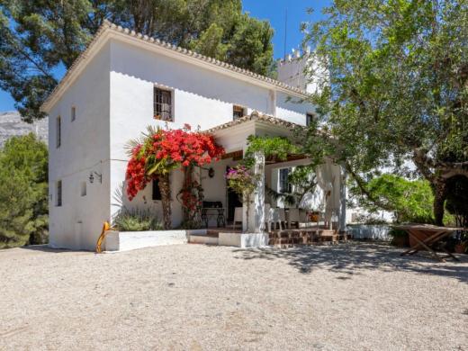 6 bed villa in Altea