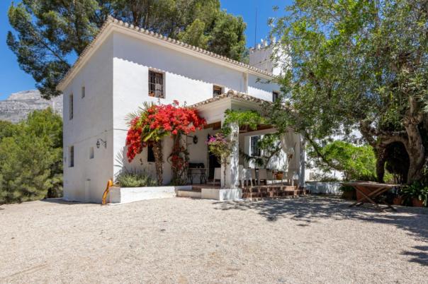 6 bed villa in Altea