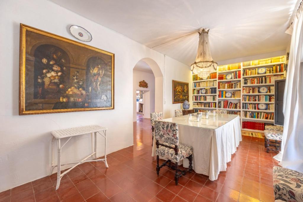 6 bed villa in Altea