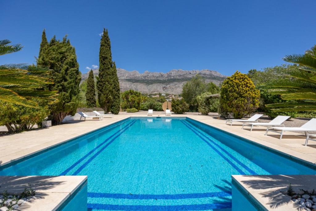 6 bed villa in Altea