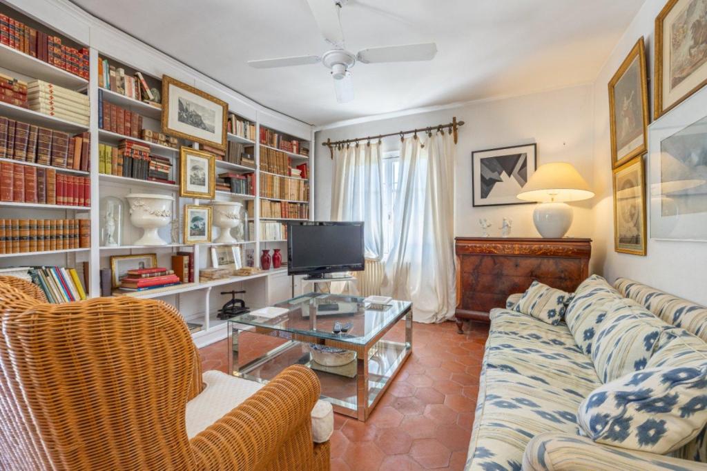 6 bed villa in Altea