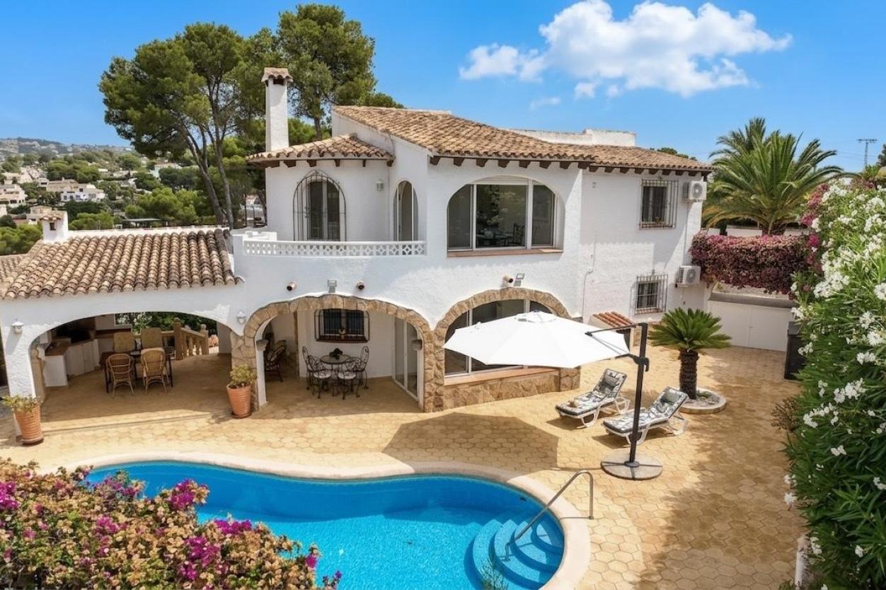 6 bed villas in Benissa
