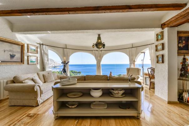 6 bed villa in Altea