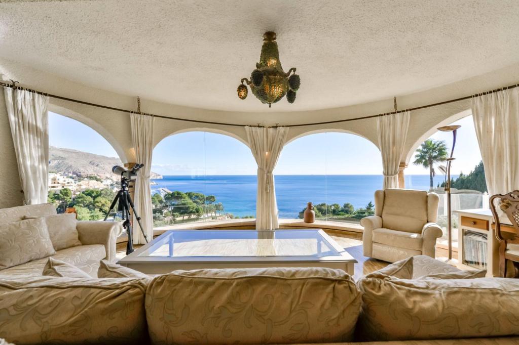 6 bed villa in Altea