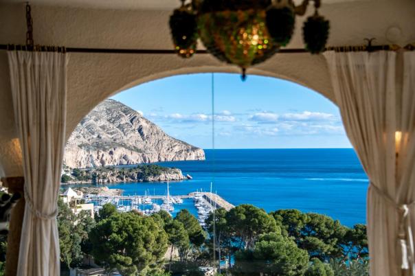 6 bed villa in Altea