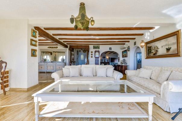 6 bed villa in Altea