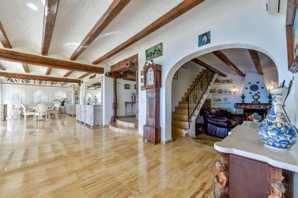 6 bed villa in Altea