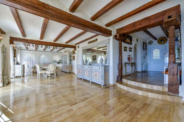 6 bed villa in Altea