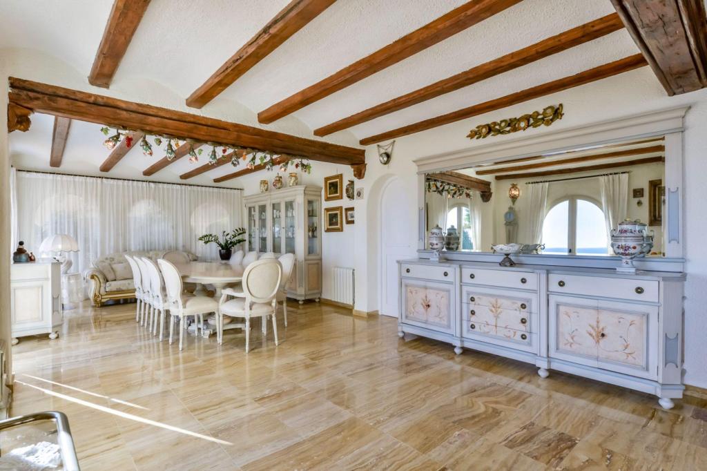 6 bed villa in Altea