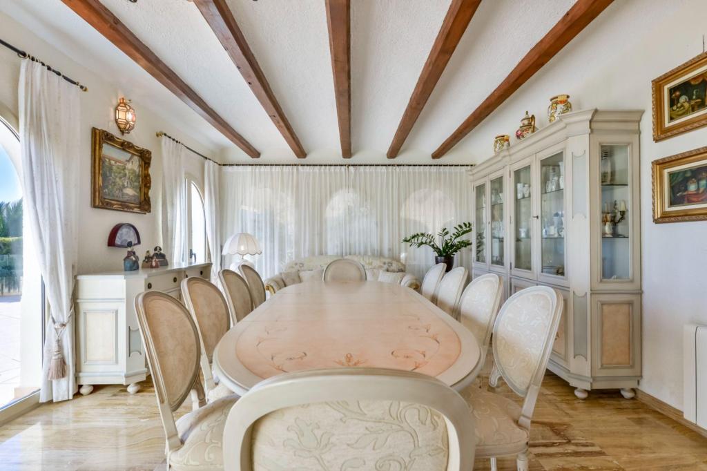 6 bed villa in Altea