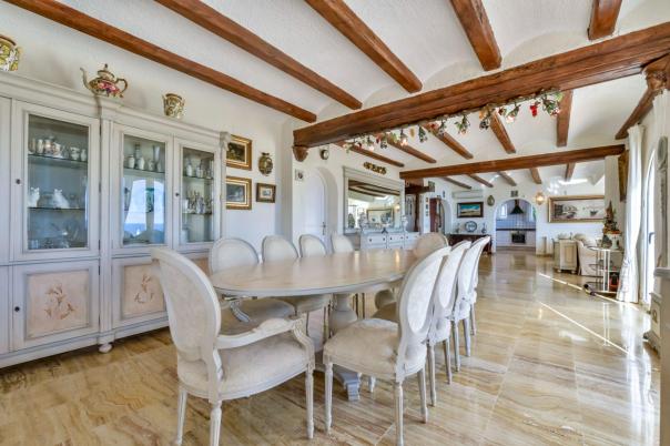 6 bed villa in Altea