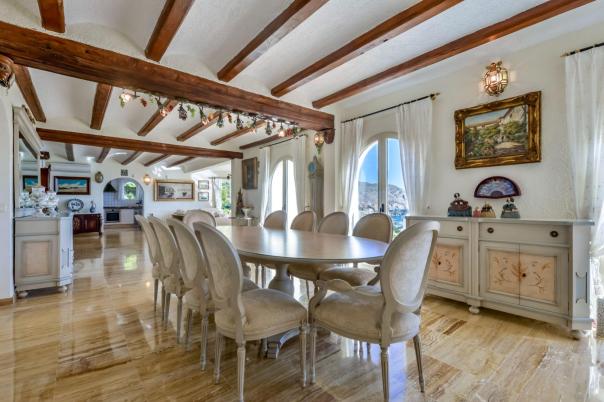 6 bed villa in Altea