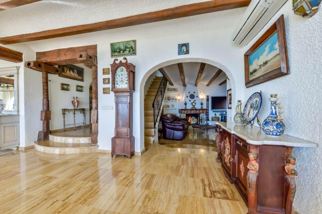 6 bed villa in Altea