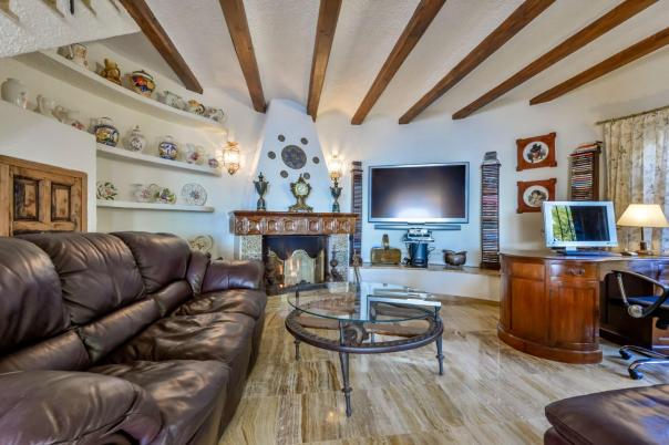 6 bed villa in Altea