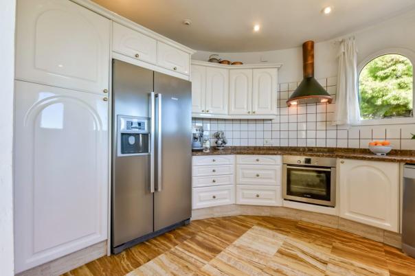 6 bed villa in Altea