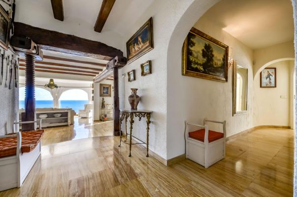 6 bed villa in Altea