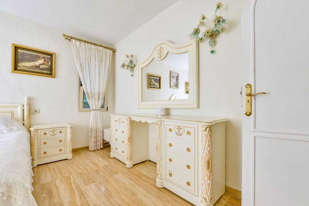 6 bed villa in Altea