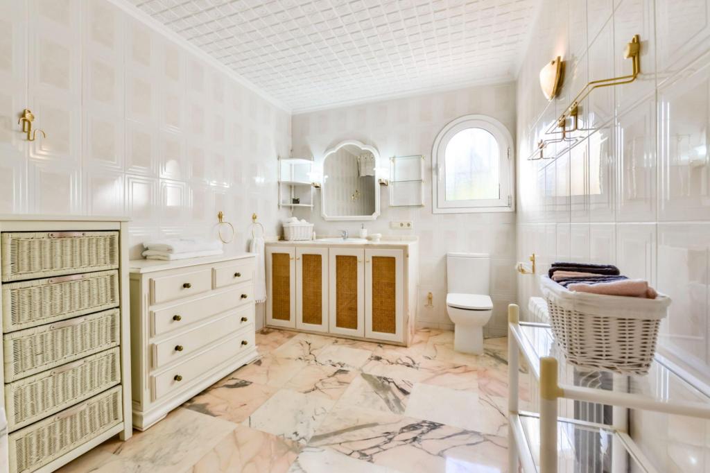 6 bed villa in Altea