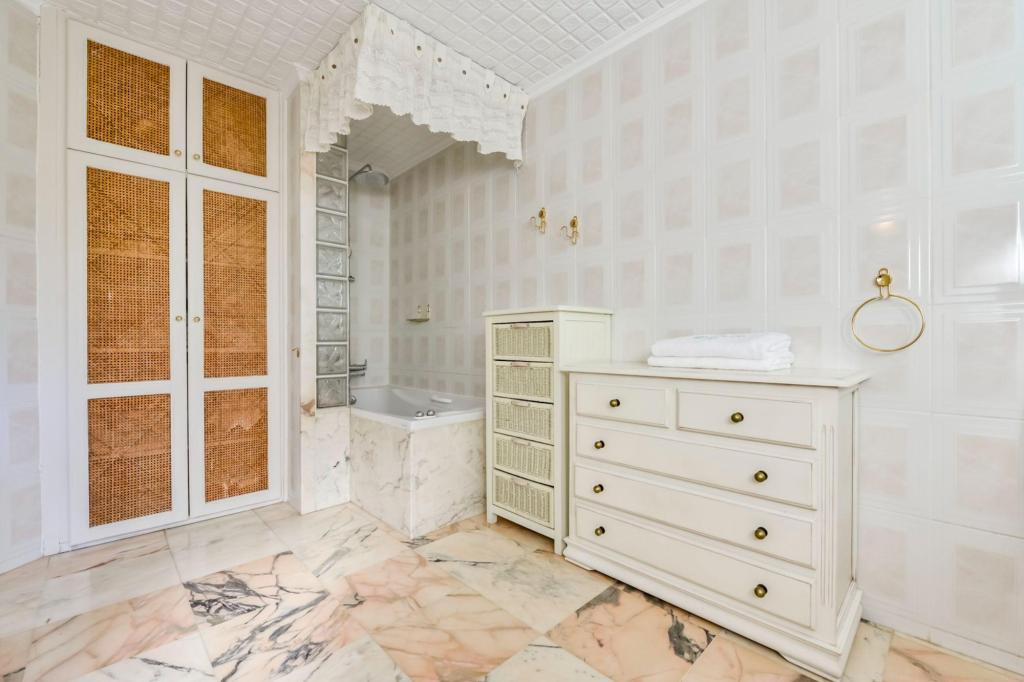 6 bed villa in Altea