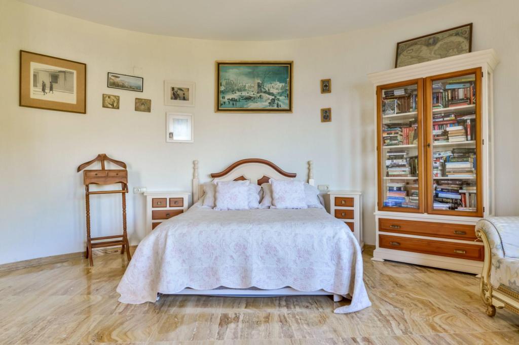 6 bed villa in Altea