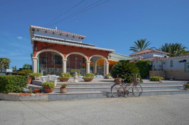 4 bed villa in Denia