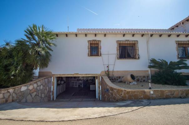 4 bed villa in Denia