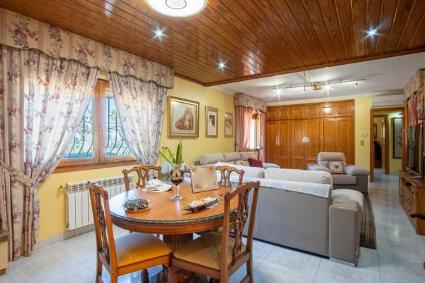 4 bed villa in Denia
