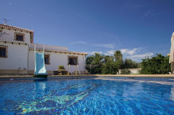 4 bed villa in Denia