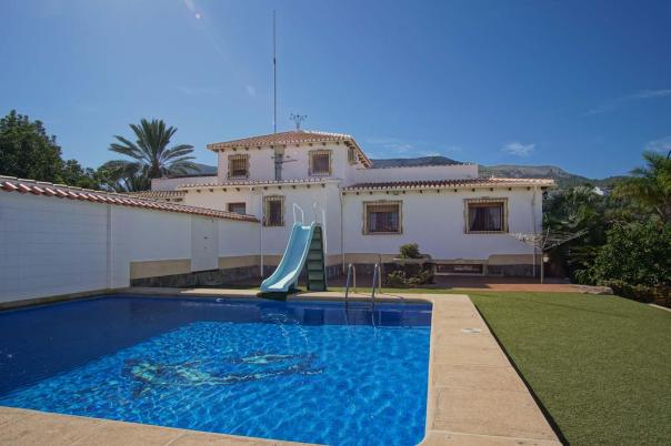4 bed villa in Denia