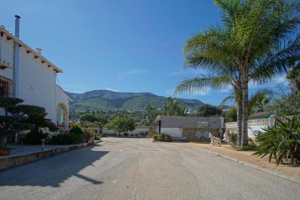 4 bed villa in Denia