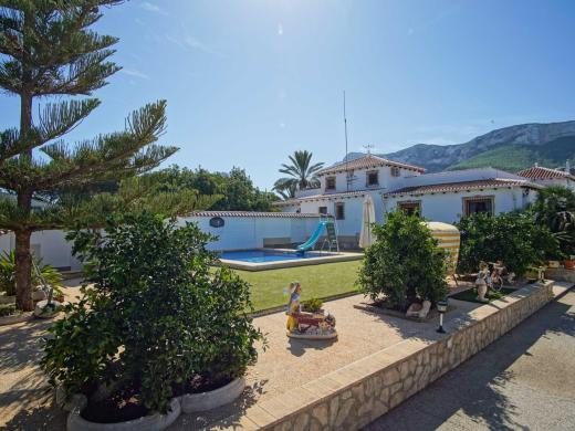 4 bed villa in Denia