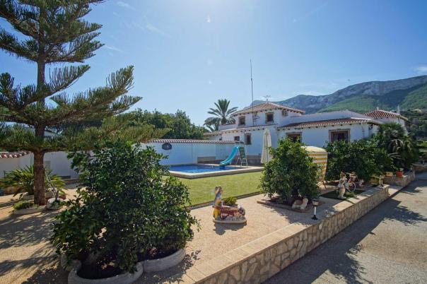 4 bed villa in Denia