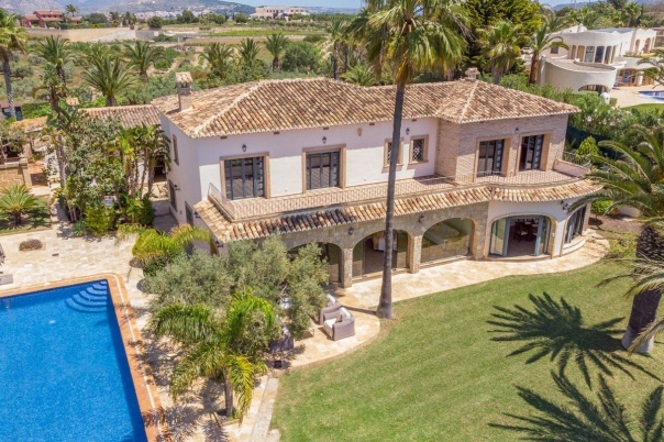 5 bed casa / chalet in Benissa