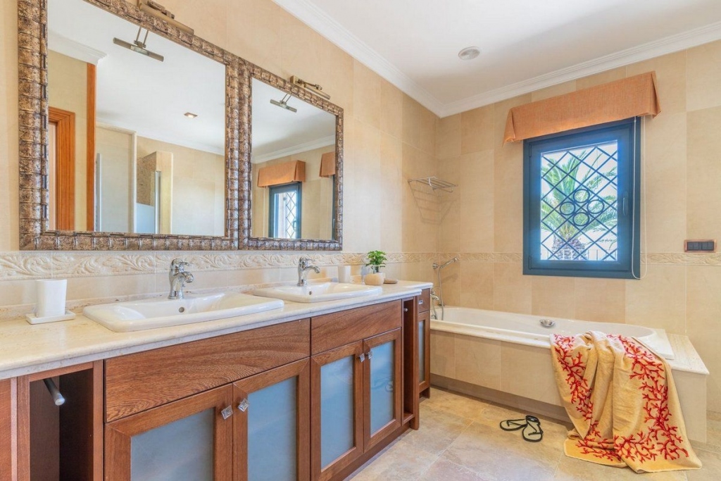 5 bed casa / chalet in Benissa